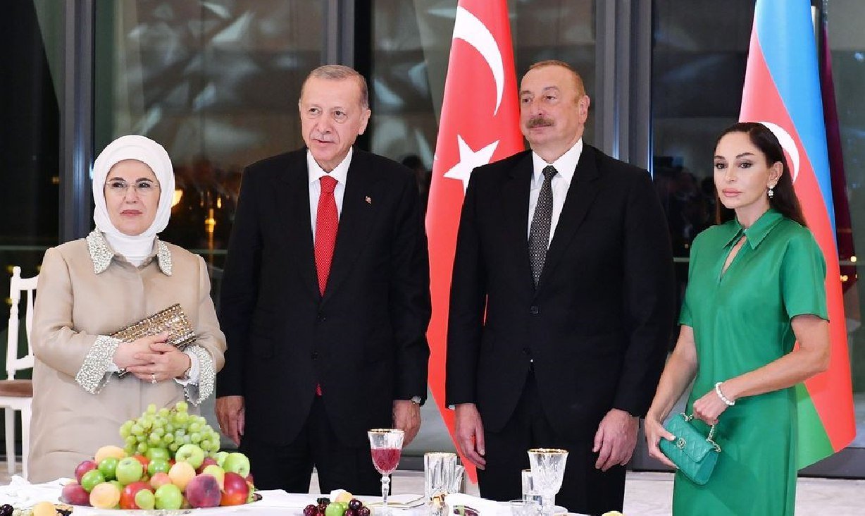 Bu məşhurlar Prezidentlərin qarşısında ÇIXIŞ ETDİLƏR - FOTO/VİDEO