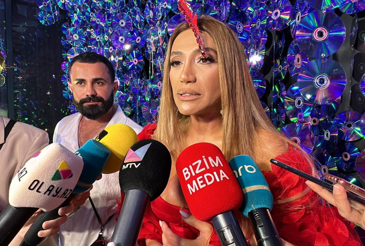 Ad günü ərəfəsində Röyadan böyük SÜRPRİZ - FOTO/VİDEO