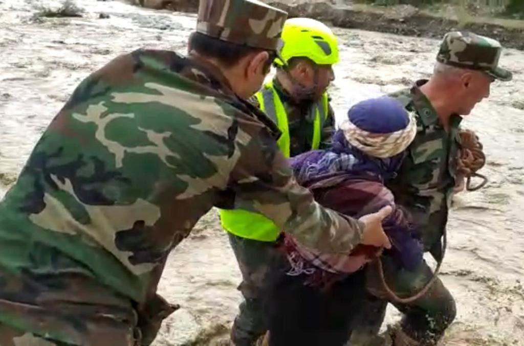 Şamaxıda güclü SEL: 4 qadın xilas EDİLDİ - FOTO/VİDEO