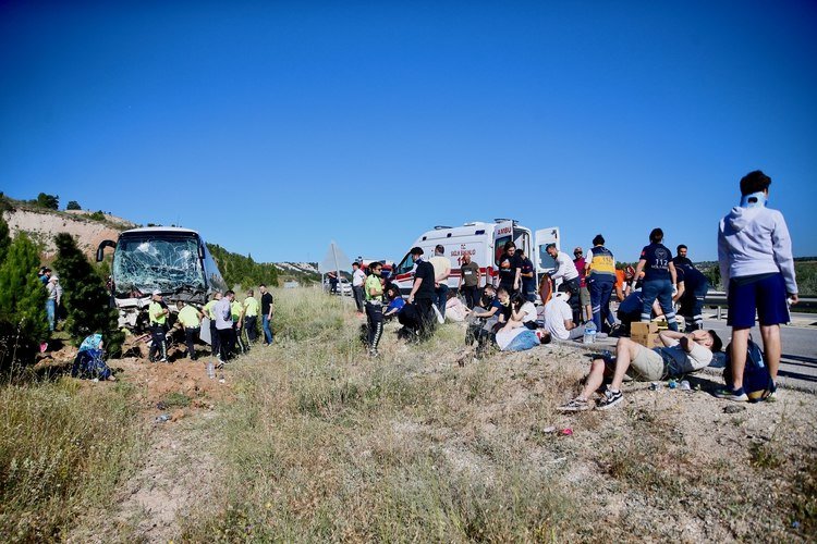 Türkiyədə DƏHŞƏTLİ QƏZA – Avtobus aşdı, 35 nəfər... – FOTO  