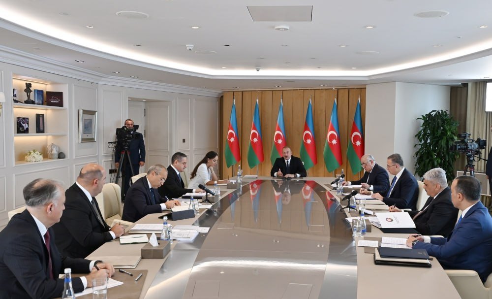 Prezidentin sədrliyi ilə müşavirə KEÇİRİLDİ - FOTO/VİDEO - foto 2
