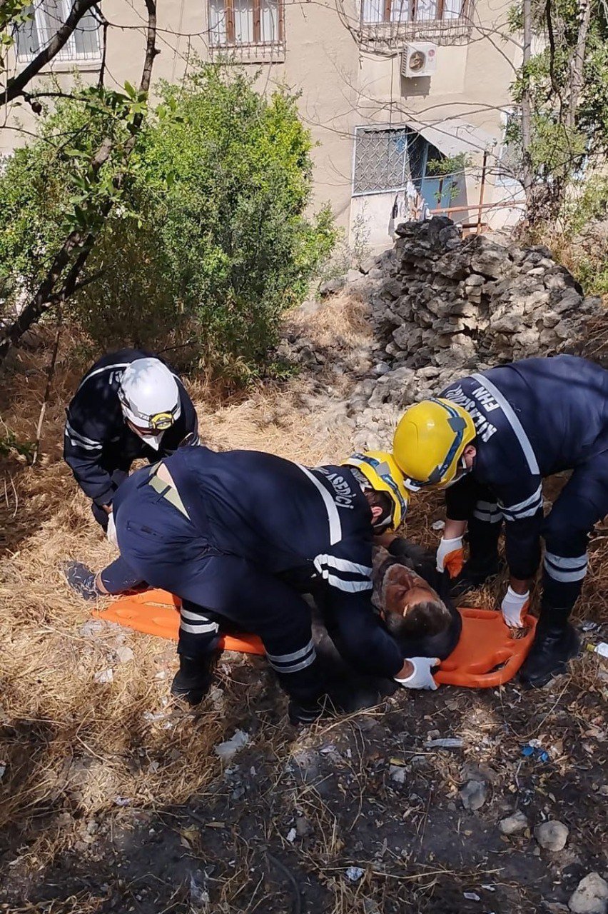 Hündürlükdən yıxılan 53 yaşlı kişi belə xilas EDİLDİ - VİDEO - foto 2