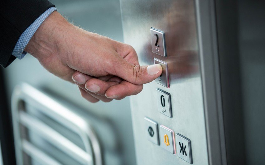 Bakıda liftdə köməksiz qalan şəxslər xilas EDİLDİ