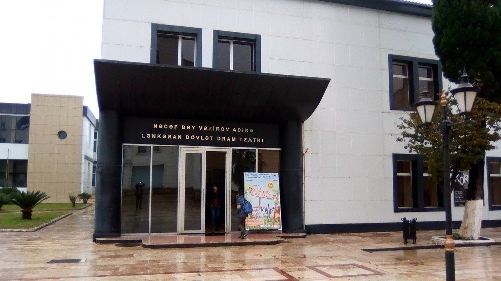 Lənkəran Dram Teatrındakı QALMAQALA direktordan REAKSİYA – “9 illik təhsili olduğu üçün anlayışı yoxdur”