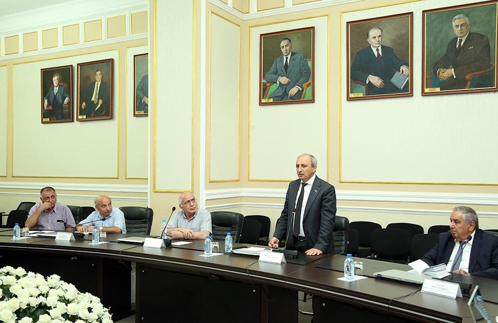 AMEA-da Qərbi Azərbaycandakı yer adları ilə bağlı komissiya YARADILDI – FOTO   - foto 4