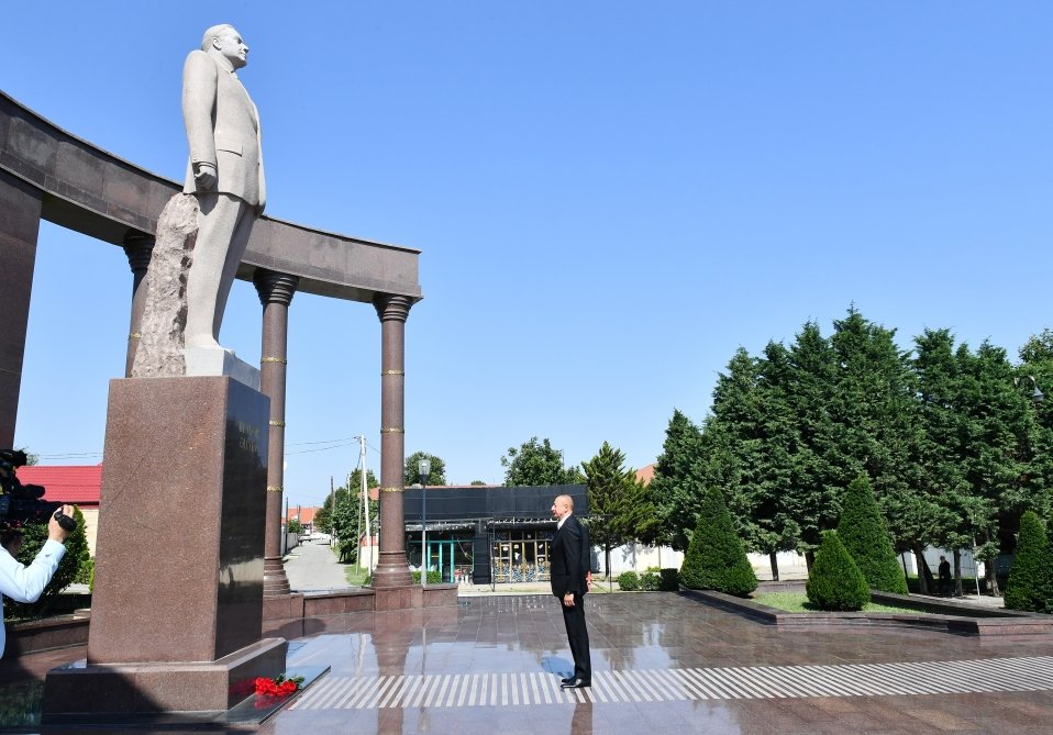 İlham Əliyev Şəmkir rayonuna getdi - FOTO/VİDEO - foto 3