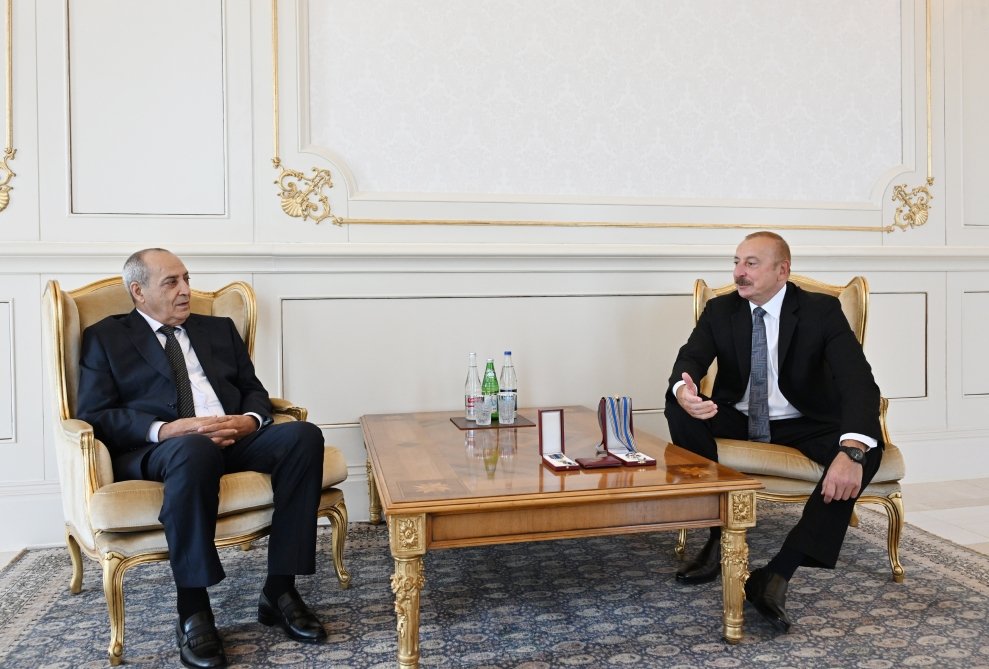 Prezident: “Azərbaycan dövləti Rasim Balayevin fəaliyyətini çox yüksək qiymətləndirir” Prezident: “Azərbaycan dövləti Rasim Balayevin fəaliyyətini çox yüksək qiymətləndirir”