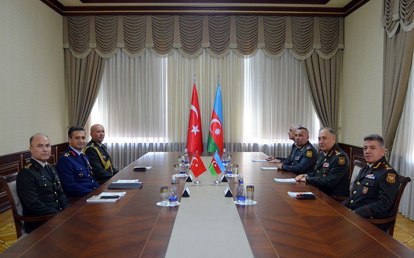 Azərbaycan və Türkiyə hərbi əməkdaşlığın inkişaf perspektivlərini müzakirə ETDİ