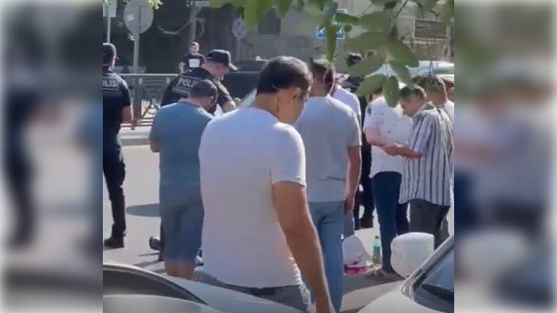 Bakıda avtomobil piyadanı vuraraq öldürüb - VİDEO Bakıda avtomobil piyadanı vuraraq öldürüb - VİDEO