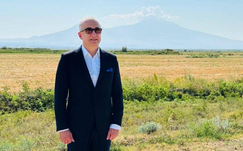 İrəvan xanının varisi: “Doğum günümə ən yaxşı hədiyyə İrəvanın sərhədində Ağrı dağına baxmaq oldu”