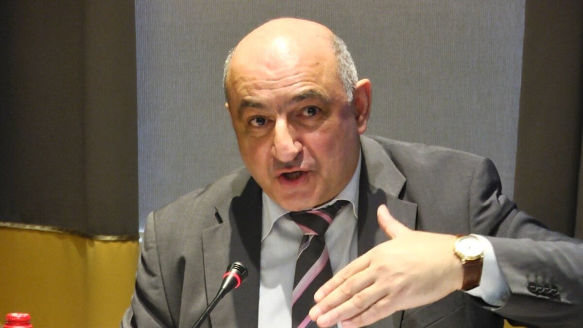 Azərbaycanın sərhəddə keçid məntəqəsini yaratmaq hüququ var - İrəvan Mətbuat Klubunun prezidenti Azərbaycanın sərhəddə keçid məntəqəsini yaratmaq hüququ var - İrəvan Mətbuat Klubunun prezidenti