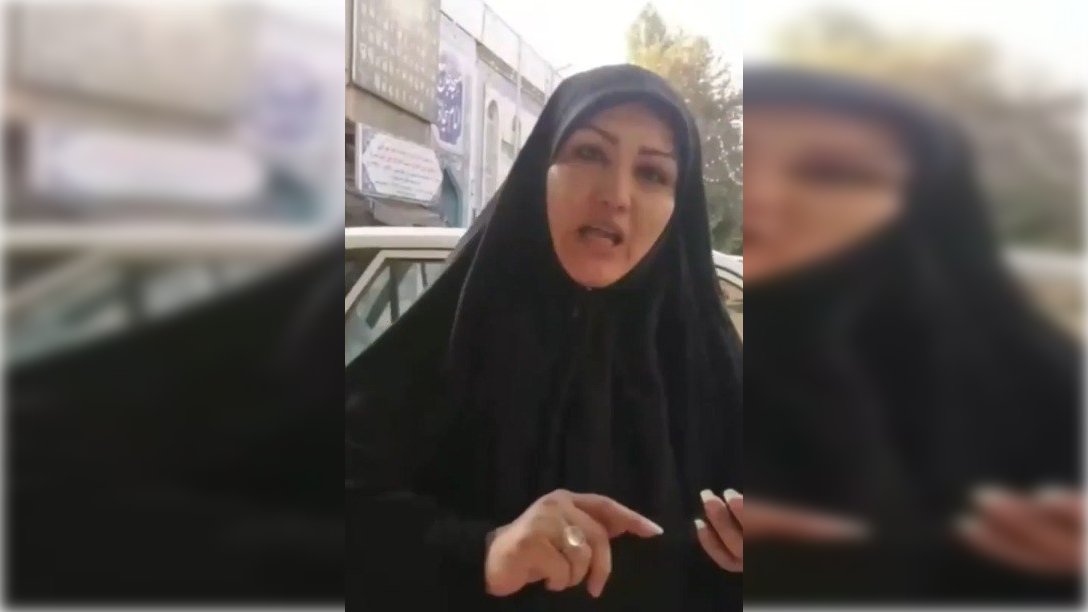 İranda hökumət rəsmisi gənc qızları təhdid etdi - VİDEO İranda hökumət rəsmisi gənc qızları təhdid etdi - VİDEO