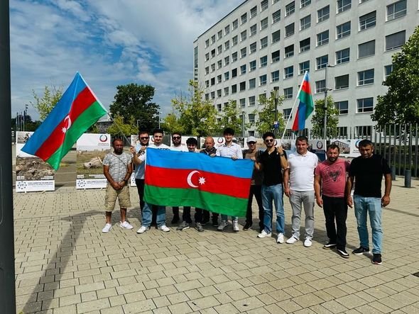 Azərbaycanlılar Bonn şəhərində etiraz aksiyası keçirdi - FOTO