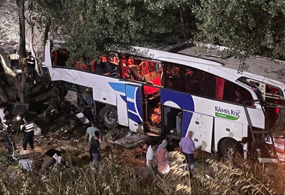 Türkiyədə ağır yol qəzası: 12 ölü, 19 yaralı var