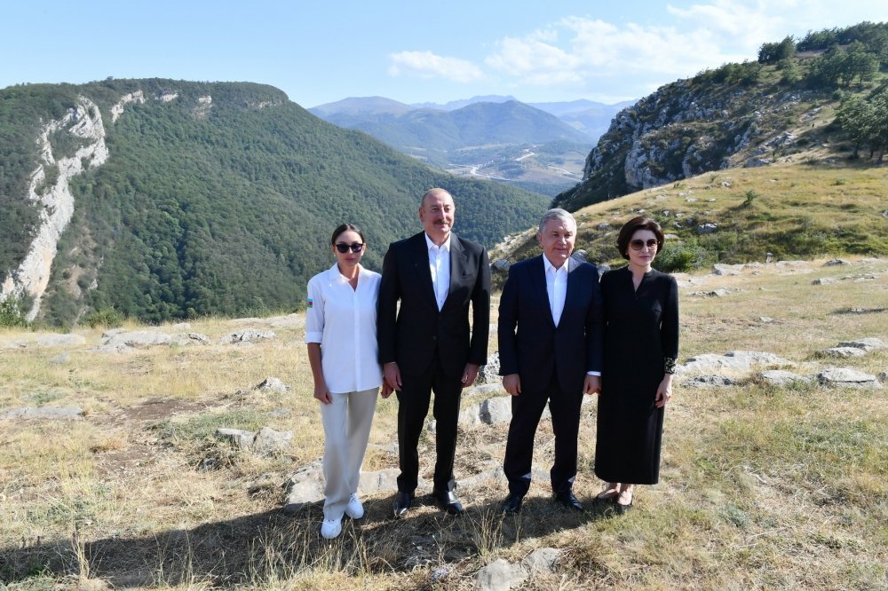 Azərbaycan və Özbəkistan prezidentləri xanımları ilə Şuşaya SƏFƏR ETDİLƏR - YENİLƏNİB - FOTO - foto 14