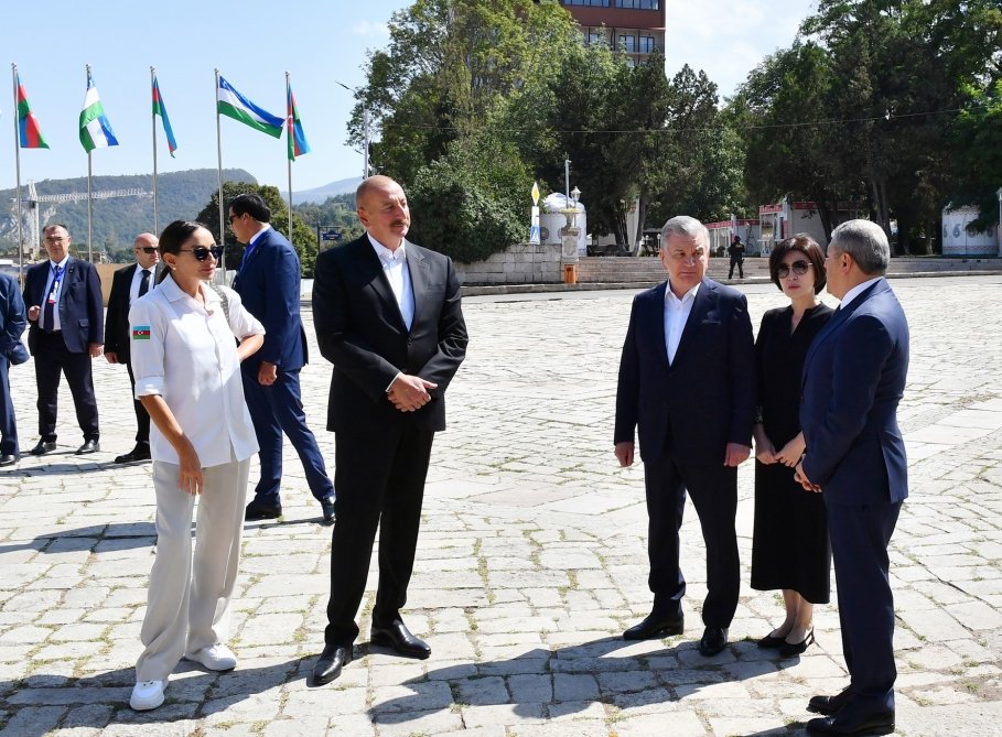 Azərbaycan və Özbəkistan prezidentləri xanımları ilə Şuşaya SƏFƏR ETDİLƏR - YENİLƏNİB - FOTO - foto 8