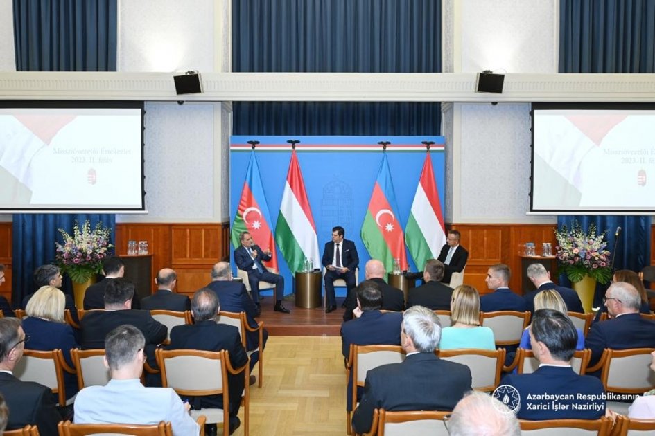 Ceyhun Bayramov Macarıstan diplomatik nümayəndəlik rəhbərlərinin konfransında çıxış edib - FOTO - foto 3