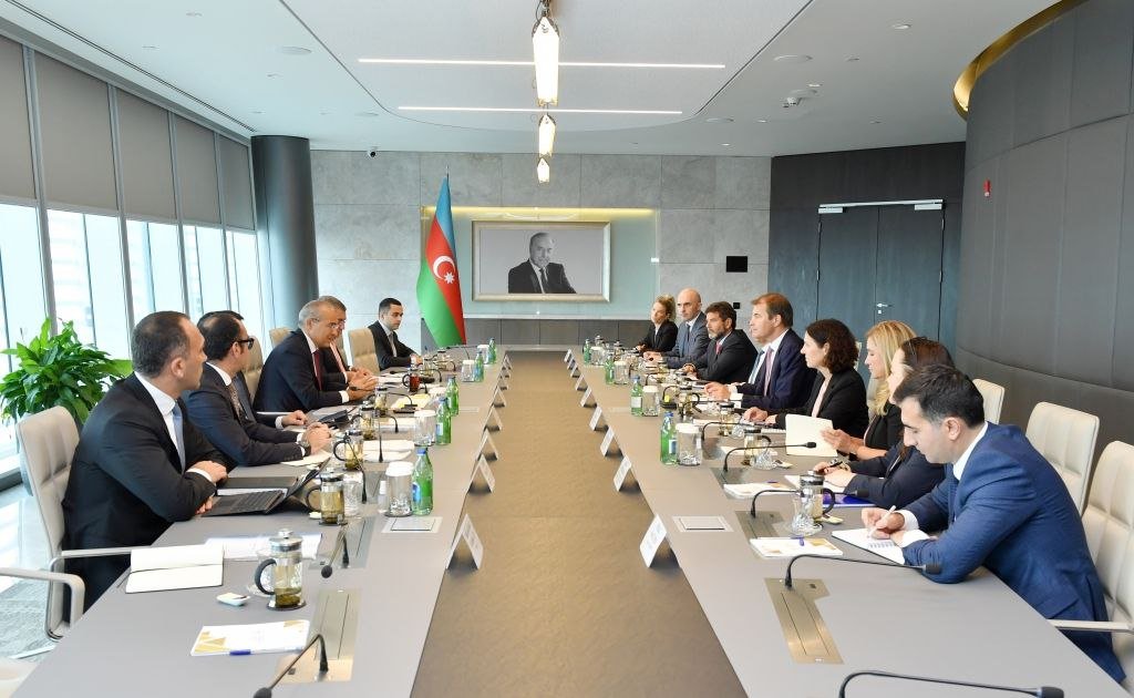 Avropa Yenidənqurma və İnkişaf Bankı ilə əlaqələrin inkişafı müzakirə olunub - FOTO 