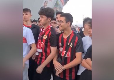 Türkiyəli azarkeşlər Ermənistan millisiylə oyun öncəsi “Qarabağ bizimdir” səsləndirdilər - VİDEO 