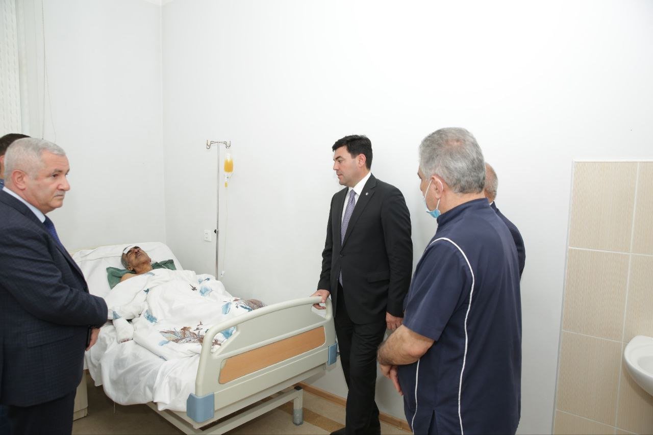 Xaçmazda körpünün uçması nəticəsində xəsarət alanların SON VƏZİYYƏTİ - FOTO  - foto 1