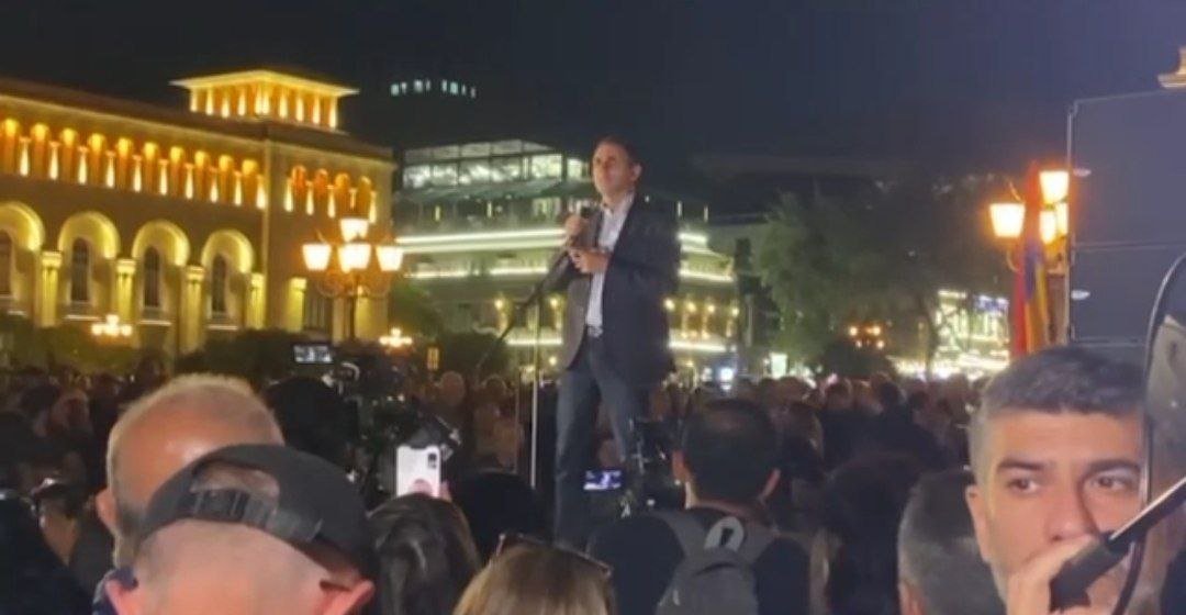 Qarabağda olan xunta rejimin təslim olmasından sonra Ermənistan yenə qarışdı - VİDEO