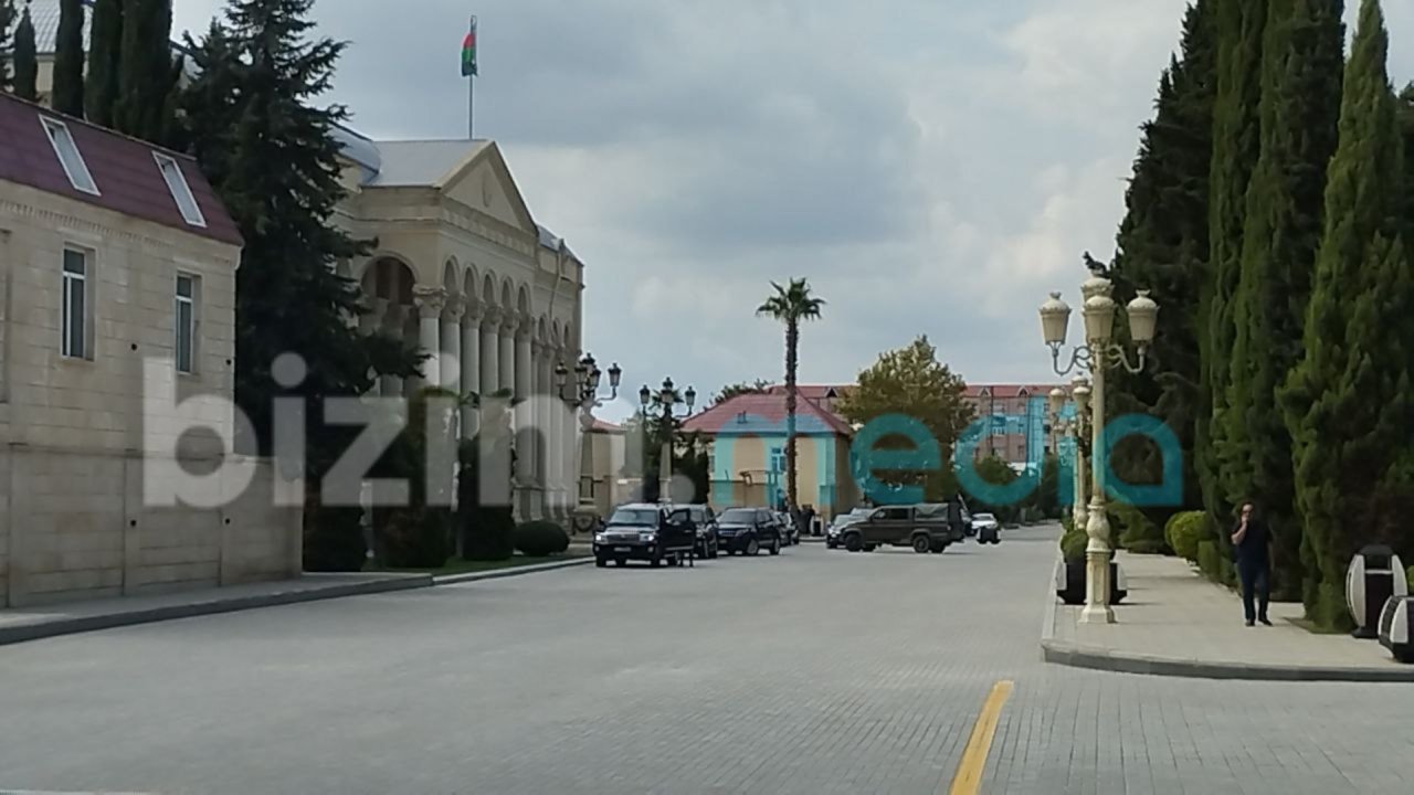 Ermənilərin nümayəndə heyəti Yevlaxdan Xankəndiyə getdi - FOTO/VİDEO - foto 1