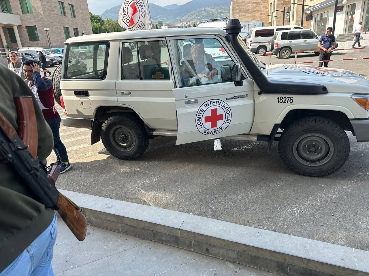 Xankəndidə separatçılar silahla gəzirlər - FOTO - foto 1