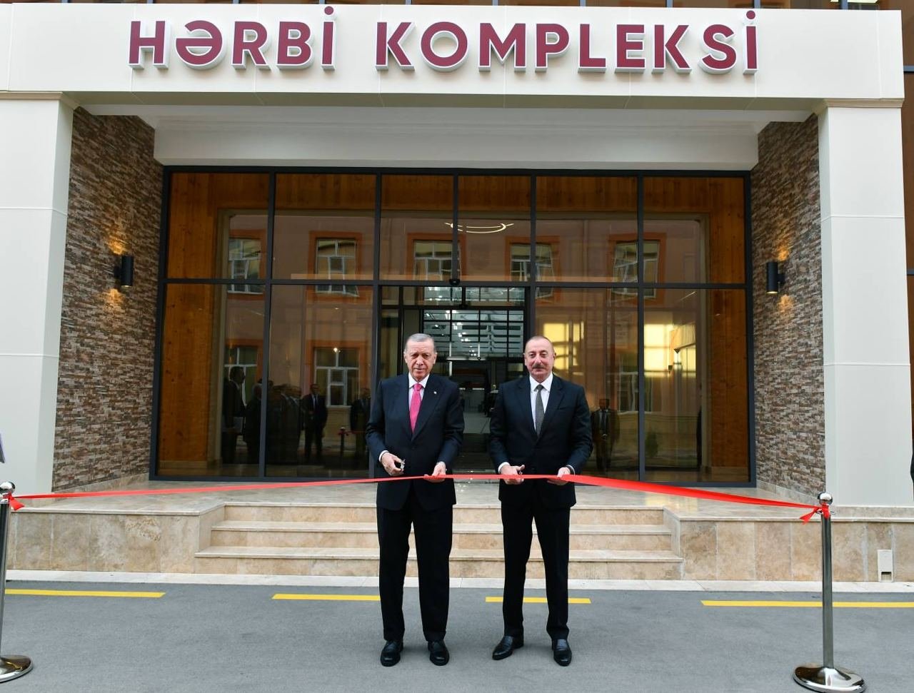 Prezidentlər Naxçıvan Bərpa-istehsalat hərbi kompleksinin AÇILIŞINDA - FOTO