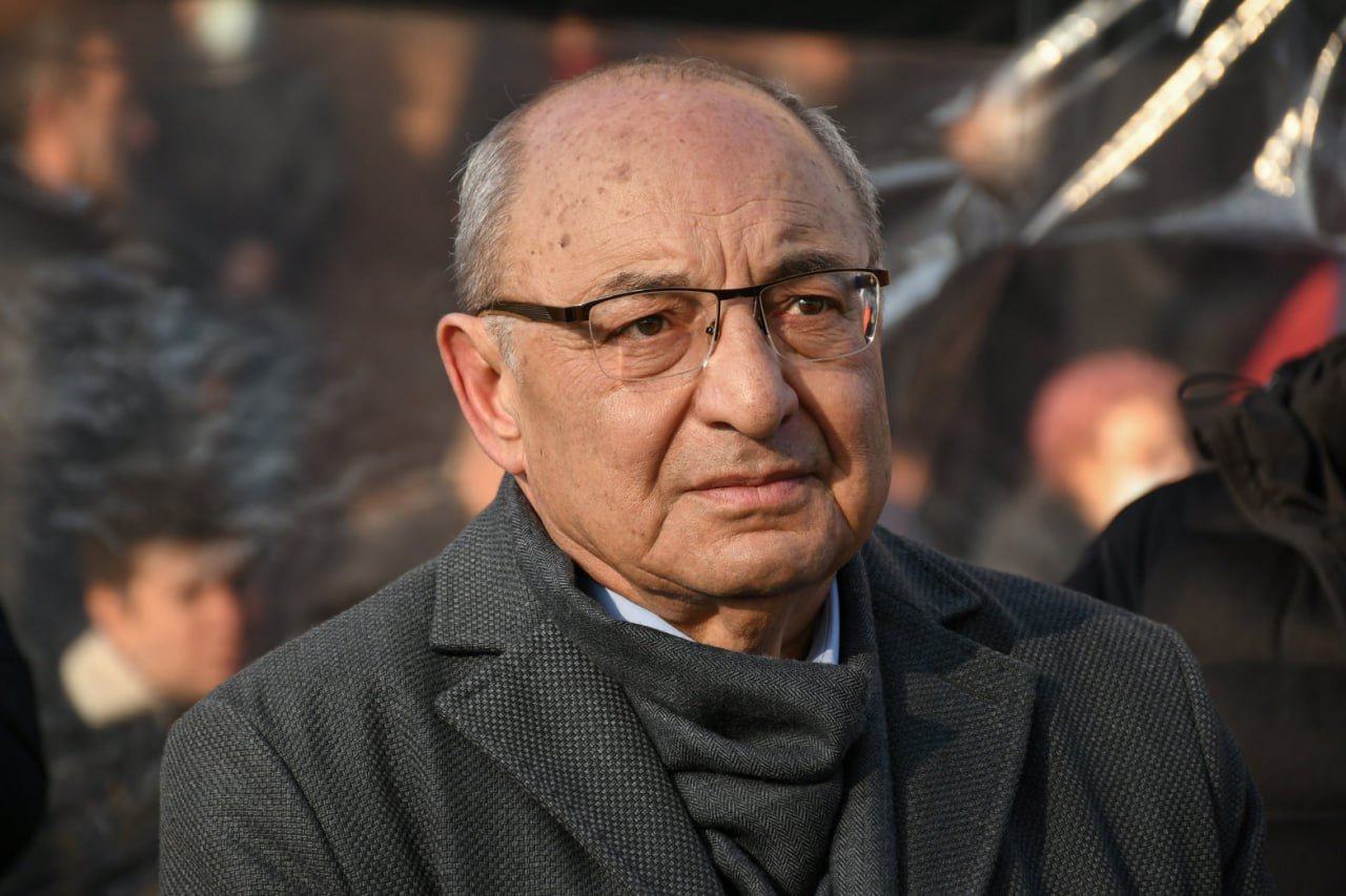 “Ermənistan Azərbaycanla döyüşməkdən qorxur, amma Rusiyaya müharibə elan edib” - Vazgen Manukyan 