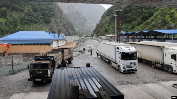 Rusiya erməni konyakını ölkəyə buraxmır - 60 avtomobil sərhəddə qalıb Rusiya erməni konyakını ölkəyə buraxmır - 60 avtomobil sərhəddə qalıb
