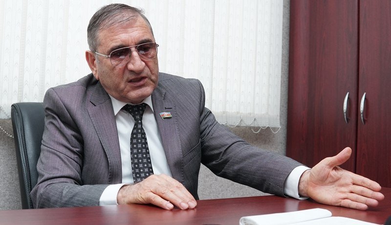 Tahir Rzayev: “Böyük şəhər bələdiyyəsini yaratmaq problemlərə yol aça bilər”