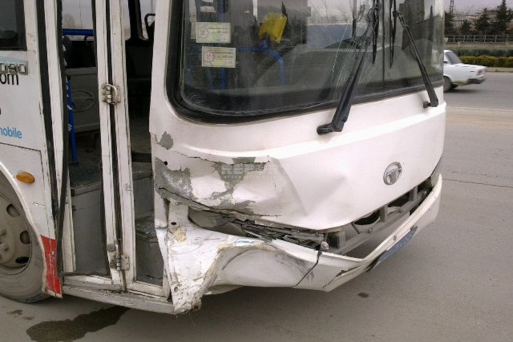 Bakıda avtobus piyadanı vurub