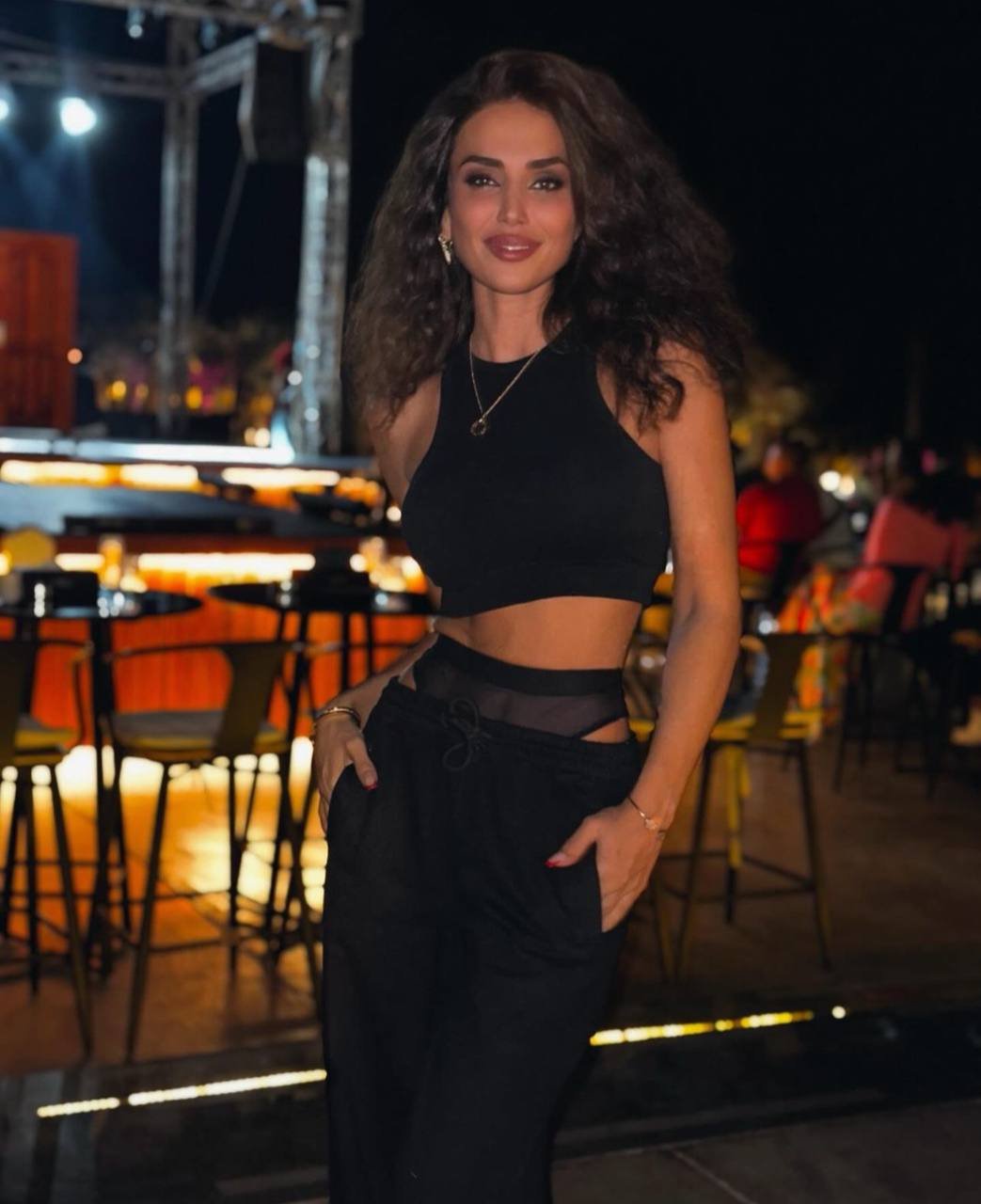 Misirdə tətildə olan Pərvinin şalvarı başına bəla açdı - FOTO - foto 1