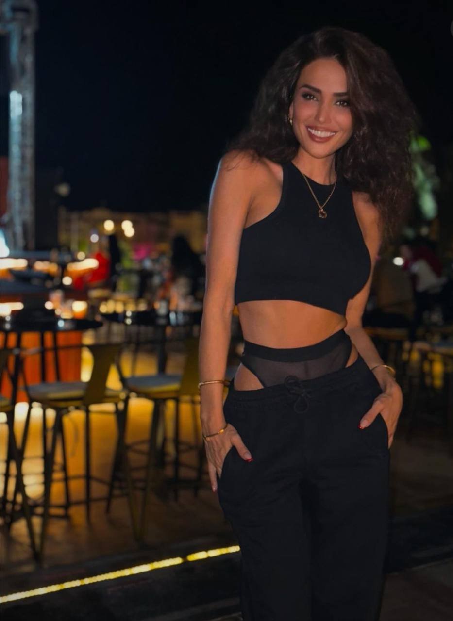 Misirdə tətildə olan Pərvinin şalvarı başına bəla açdı - FOTO - foto 2