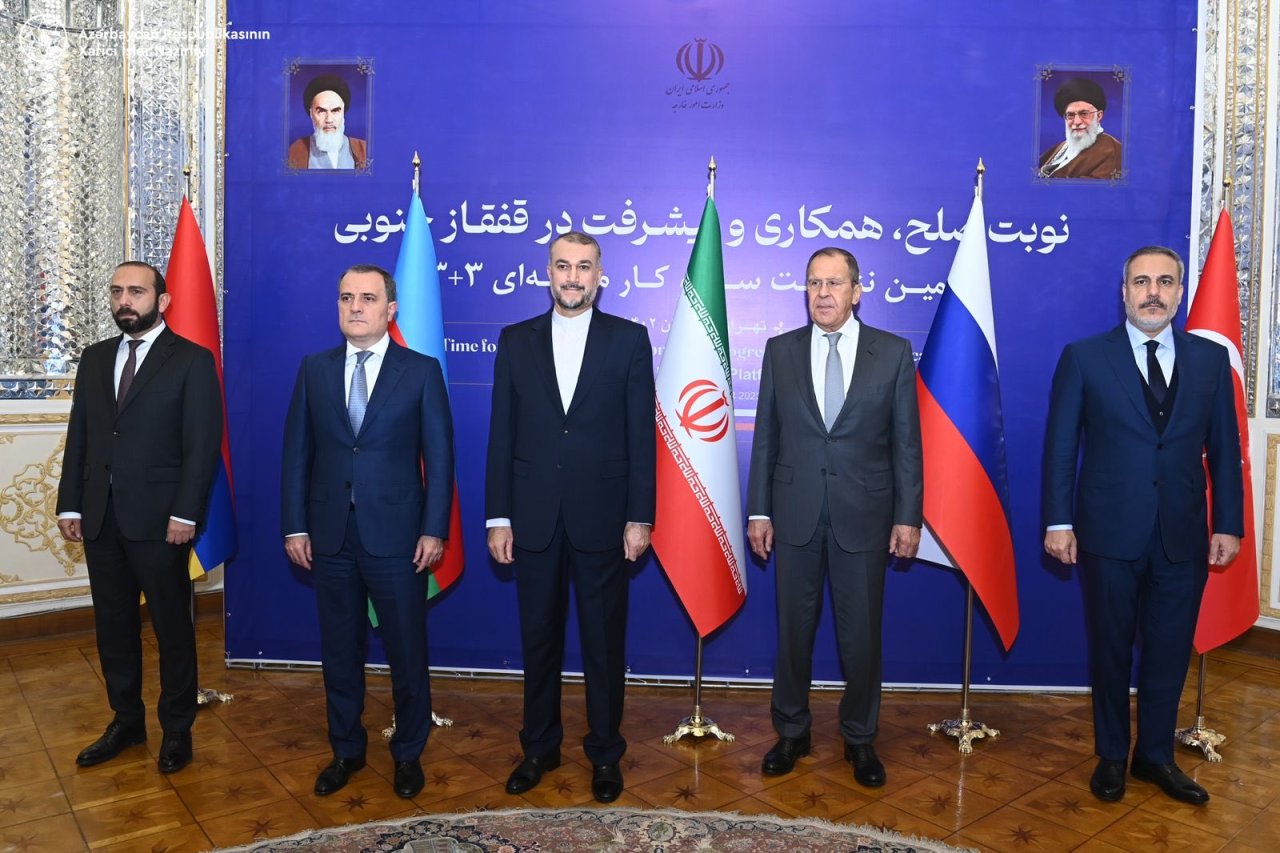 Ceyhun Bayramov “3+3” platformasının XİN rəhbərlərinin iclasında bəyanatla çıxış edib - FOTO Ceyhun Bayramov “3+3” platformasının XİN rəhbərlərinin iclasında bəyanatla çıxış edib - FOTO
