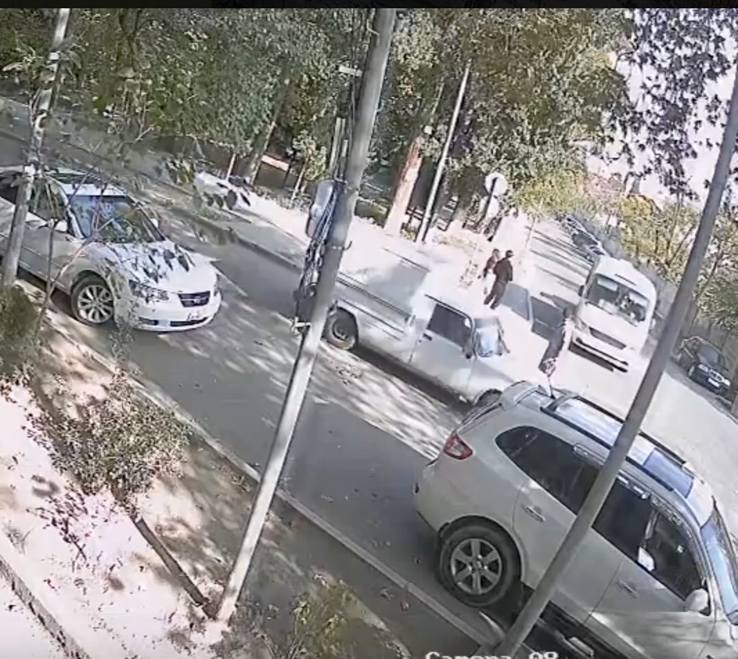 Gəncədə sərnişin avtobusunun aşdığı anlar - EKSKLÜZİV VİDEO Gəncədə sərnişin avtobusunun aşdığı anlar - EKSKLÜZİV VİDEO