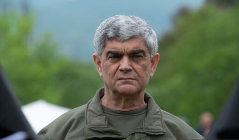 Vitali Balasanyan silahını TƏHVİL VERDİ Vitali Balasanyan silahını TƏHVİL VERDİ
