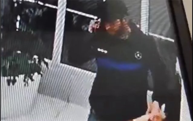 Bakıda təndirçinin telefonunu oğurlayan şəxs kameraya düşdü – VİDEO  