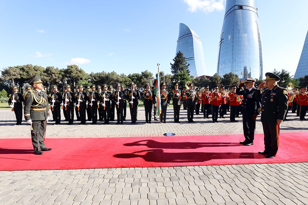 Azərbaycan və İtaliya arasında hərbi əməkdaşlıq MÜZAKİRƏ OLUNDU – FOTO/VİDEO   - foto 3