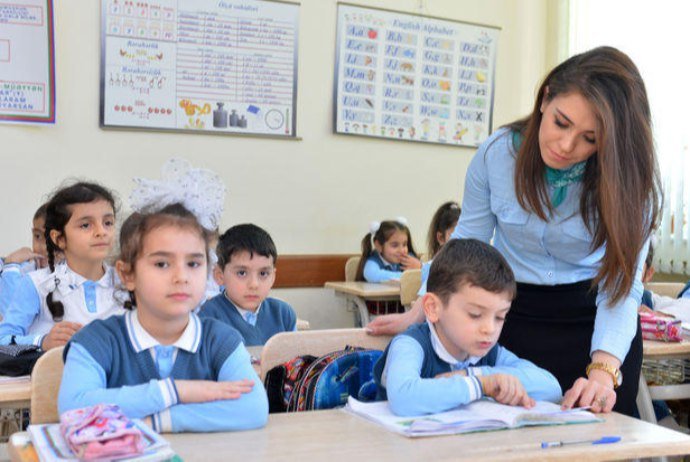 Müəllimlərin orta aylıq əməkhaqqısı 830 manata ÇATACAQ 