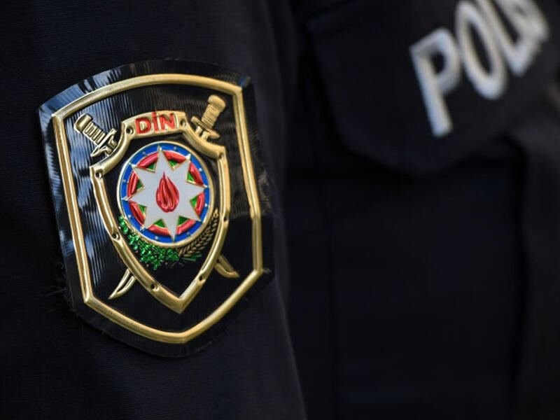 Qazax sakinləri qanunsuz saxlanılan ov silahlarını polisə təhvil verdi - FOTO