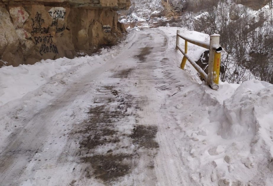 Quba-Xınalıq yolu qardan təmizləndi