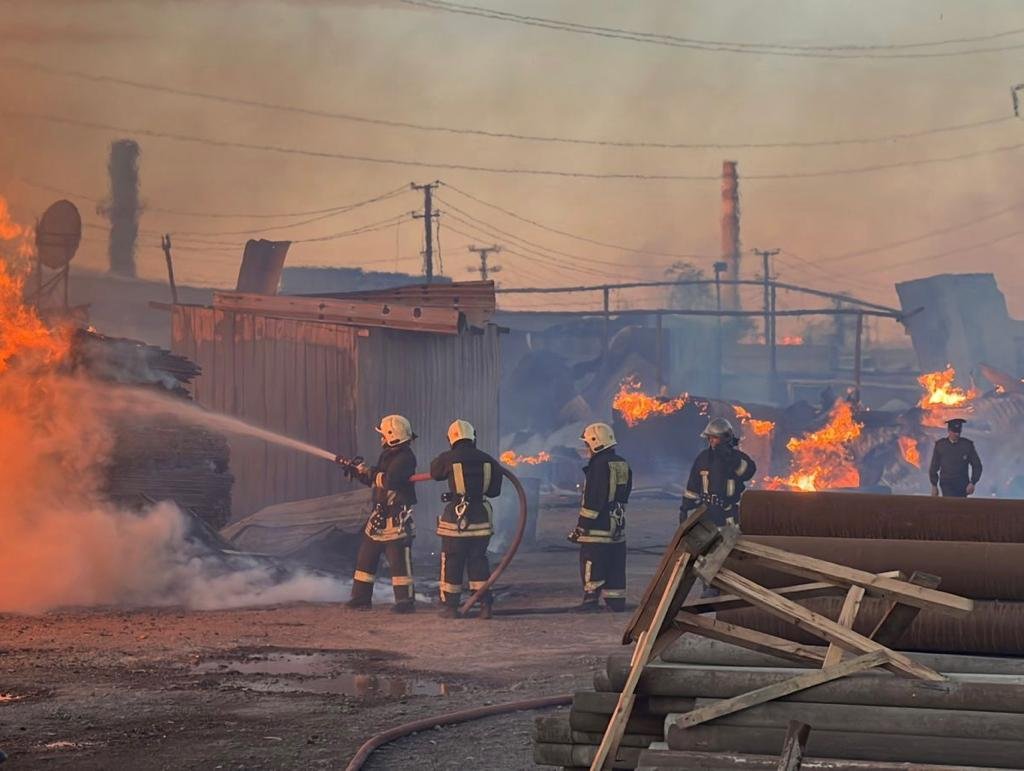 İnşaat materialları bazarındakı yanğın məhdudlaşdırıldı - FOTO - VİDEO  - foto 7