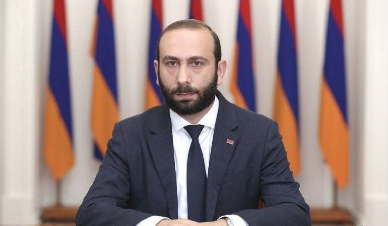 Ararat Mirzoyan: 
