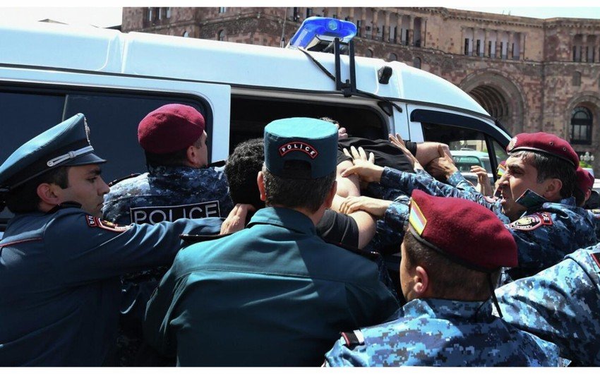 İrəvanda etiraz: Şəhərin mərkəzinə polis qüvvələri gətirilir İrəvanda etiraz: Şəhərin mərkəzinə polis qüvvələri gətirilir