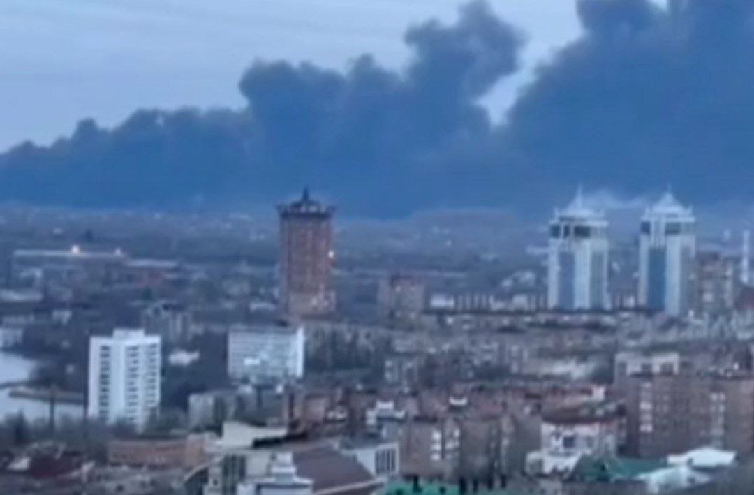 Donetsk Ukrayna ordusu tərəfindən raket atəşinə tutulub - VİDEO
