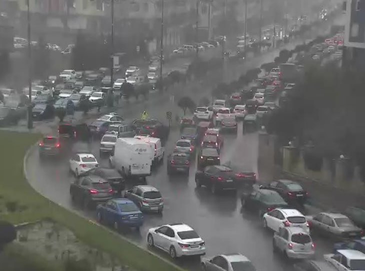 Tbilisi prospektində qəza: Sıxlıq yaranıb - VİDEO