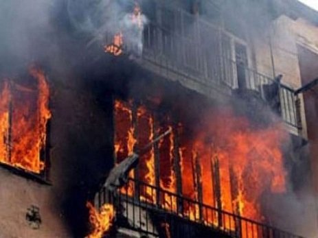 Bakıda daha bir yaşayış binasında YANĞIN - 3 nəfər təxliyə edildi Bakıda daha bir yaşayış binasında YANĞIN - 3 nəfər təxliyə edildi