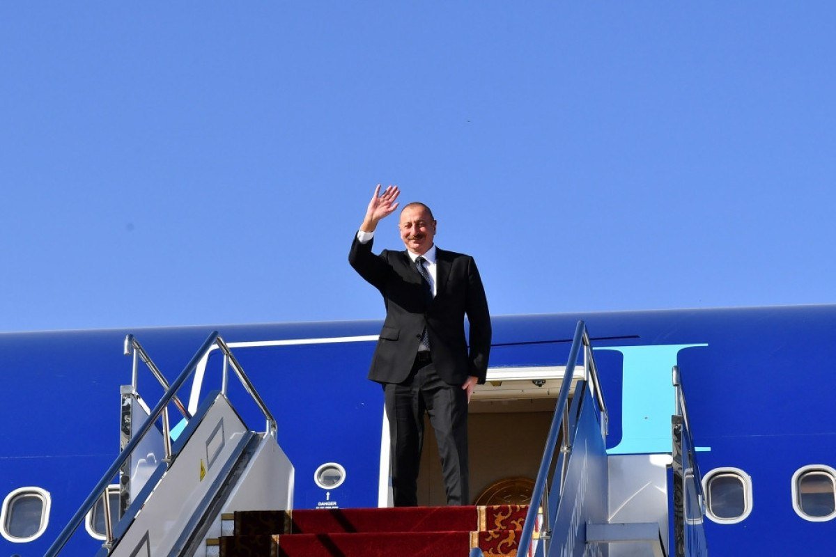 Prezident İlham Əliyevin Sankt-Peterburq şəhərinə işgüzar səfəri başa çatıb Prezident İlham Əliyevin Sankt-Peterburq şəhərinə işgüzar səfəri başa çatıb