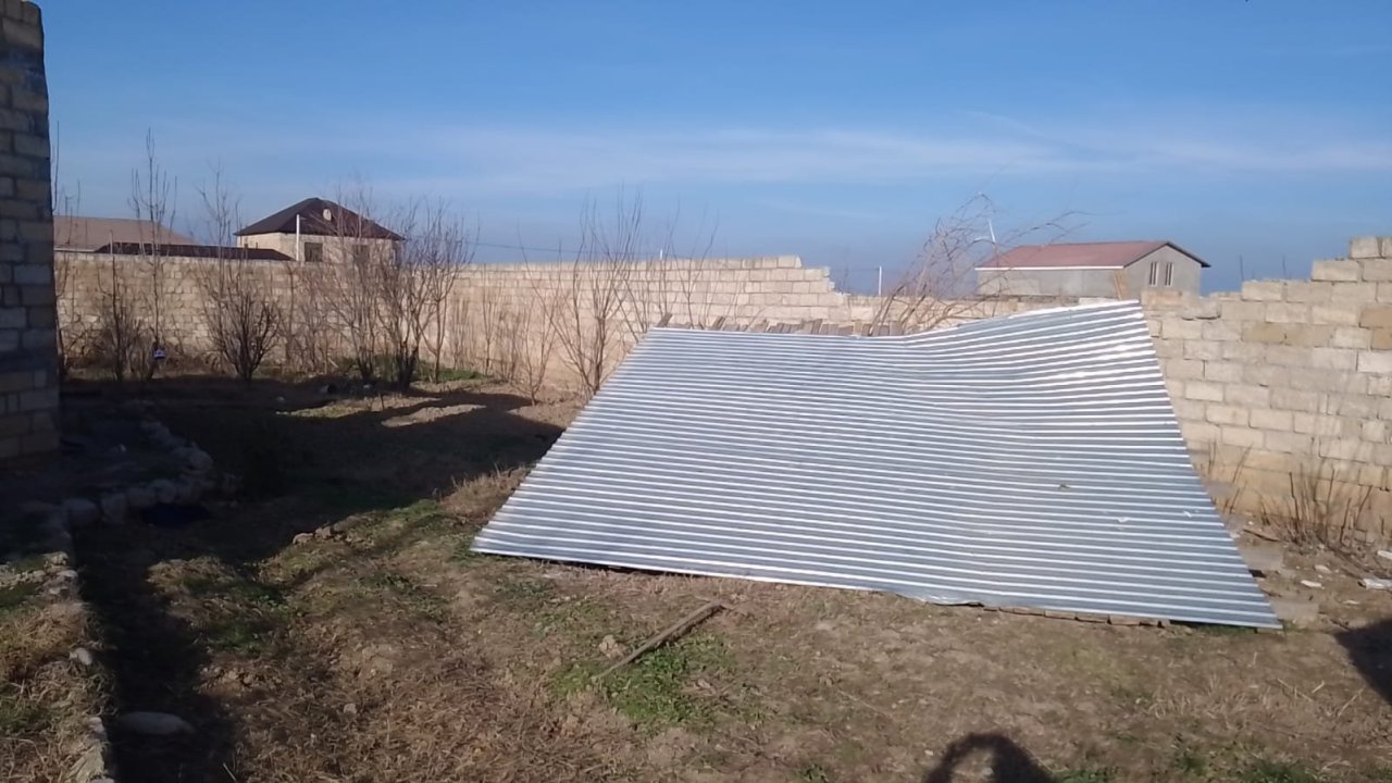 Külək Siyəzəndə evin damını UÇURDU – FOTO/VİDEO - foto 3